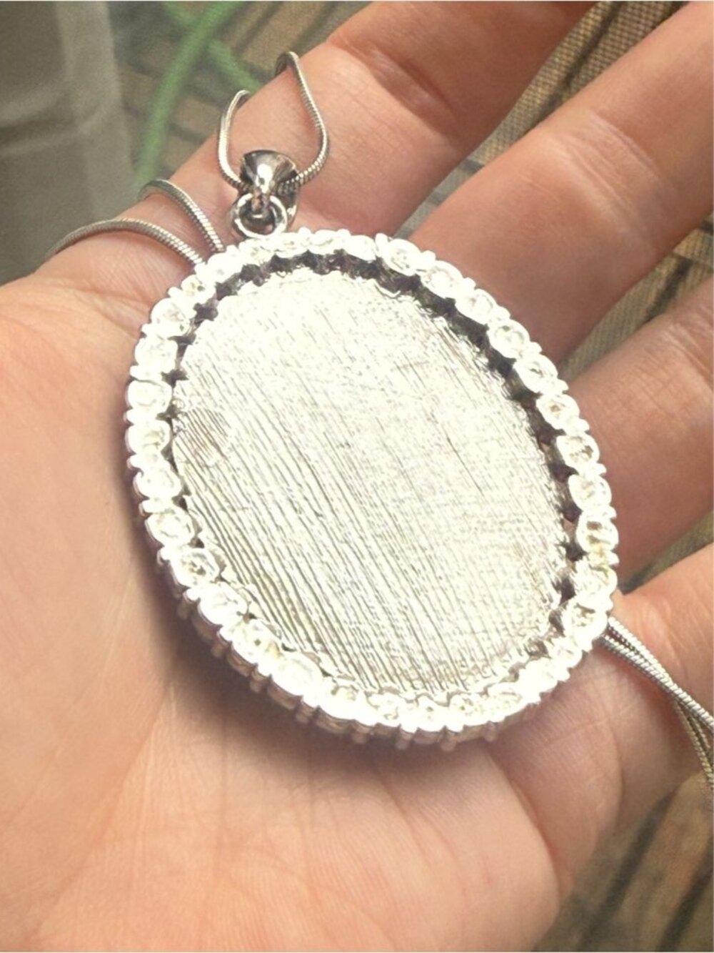 Vintage Olive Cameo Pendant Necklace with Crystal Halo Silver Tone Chain 17 Inch - Picture 5 of 5